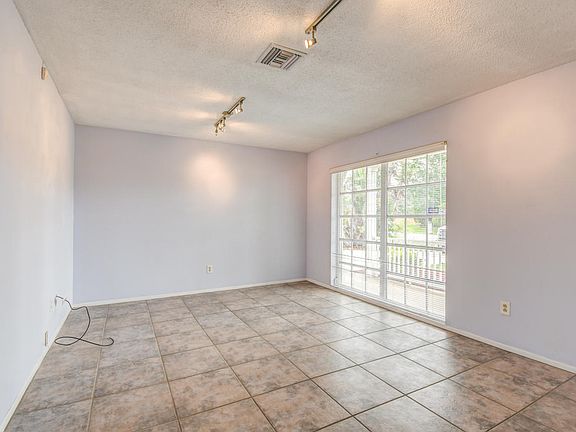 5th image of 607 SE Harborview Drive
