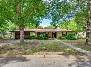 814 Surrey Ln, Grapevine, TX 76051