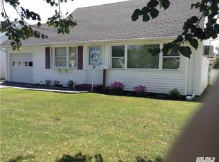 38 Ketcham Rd, Hicksville, NY 11801