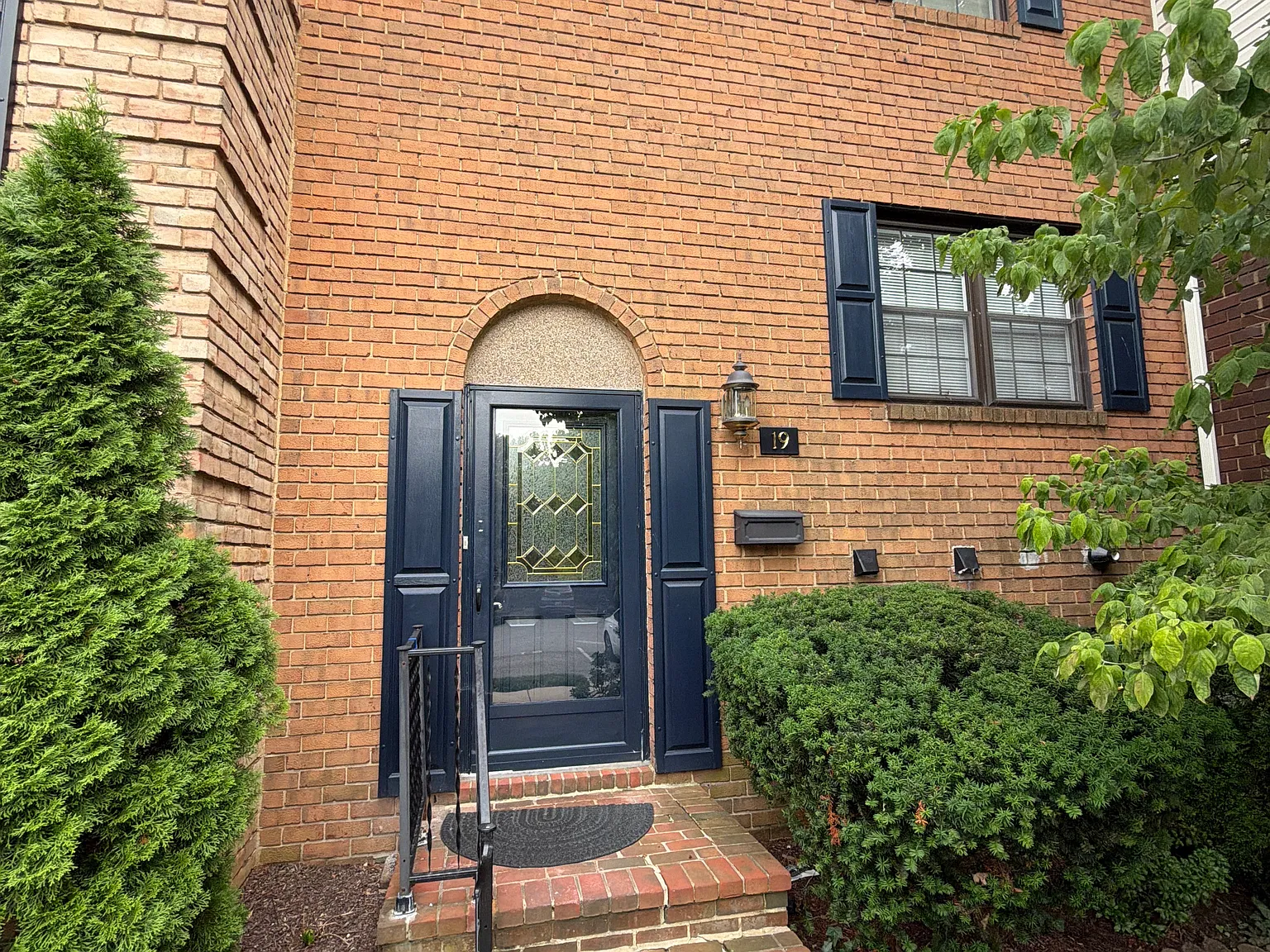 3 bed, 1850 sqft, $2,600 — Photo 1