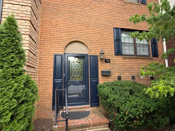 19 Theo Ln, Towson, MD 21204