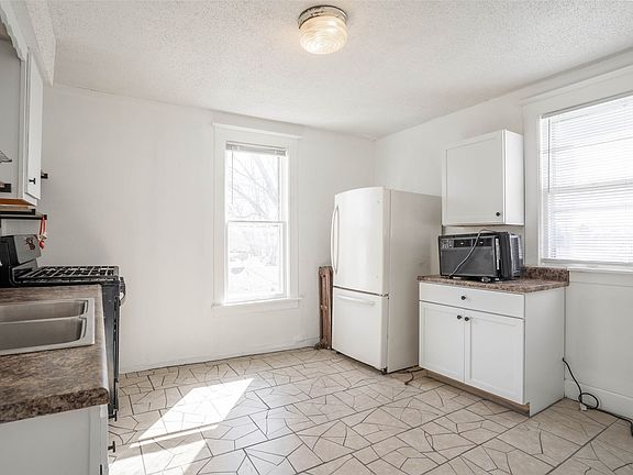 5th image of 306 W Robinson St