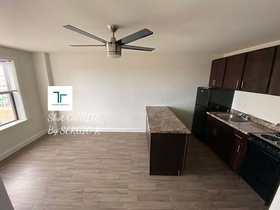 1st image of 3933 N Clarendon Ave APT 603