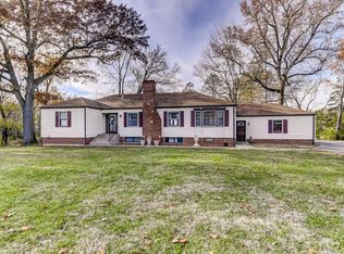1433 E Lake Shore Dr, Springfield, IL 62712