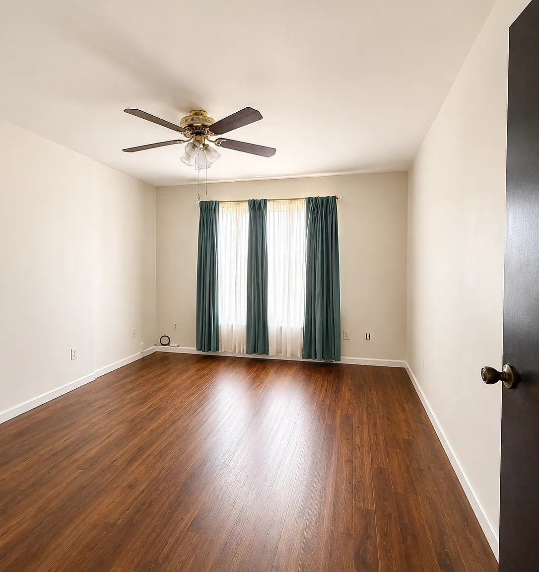 3 bed, 1100 sqft, $2,300 — Photo 2