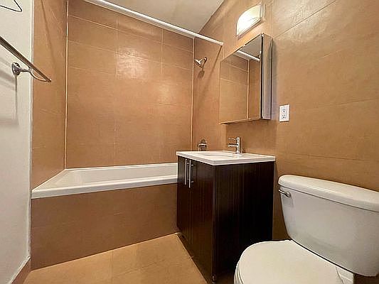 5th image of 103 Jefferson Ave #3L
