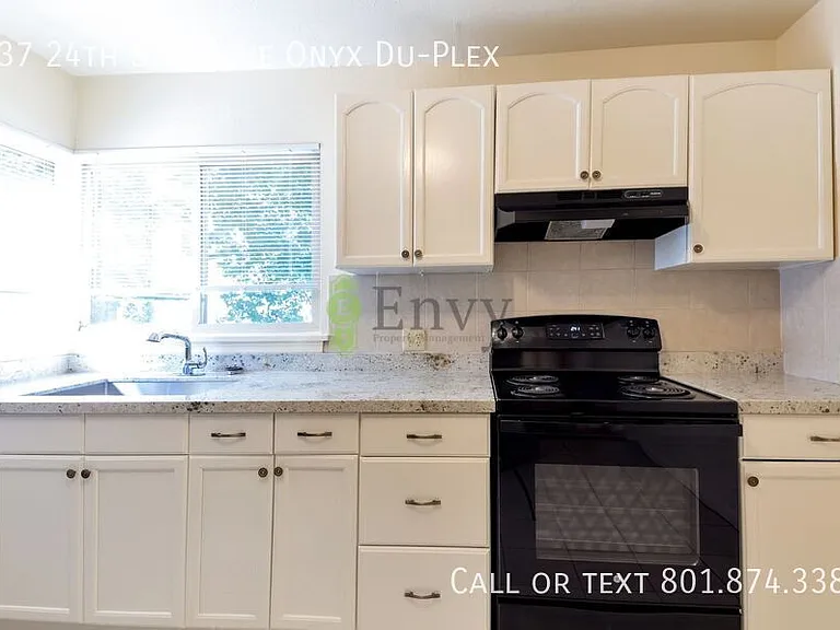 937 24th St #BLUE ONYX DU-PLEX — Photo 7