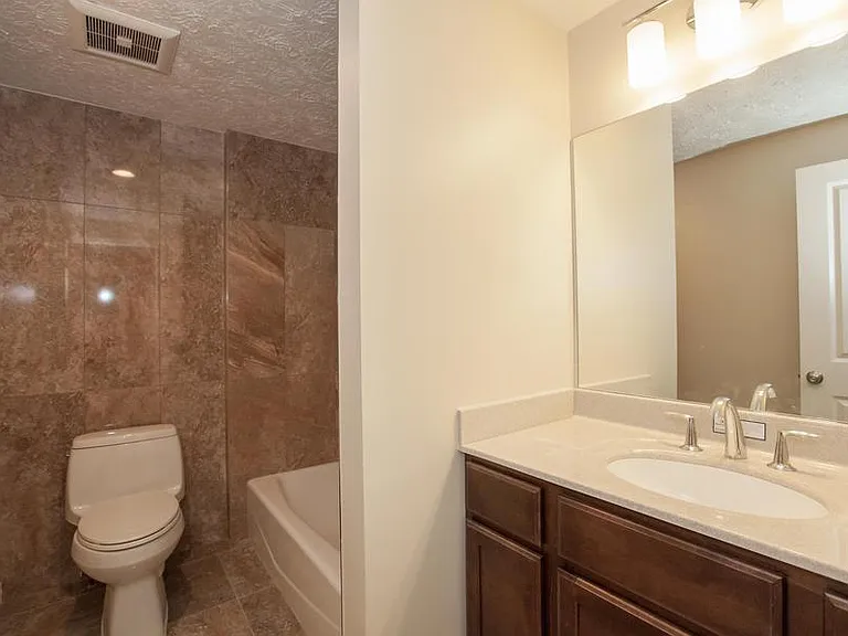 2911 Bridgehampton Ct — Photo 6