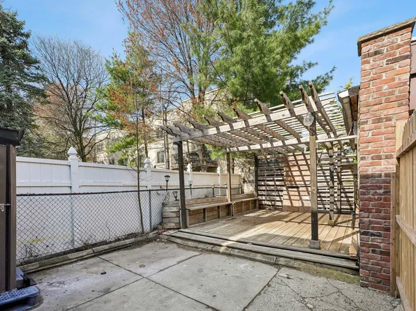 7 Bender Place image 1 of 20