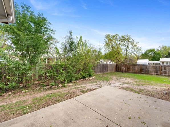 226 E 1st St, Douglass, KS 67039