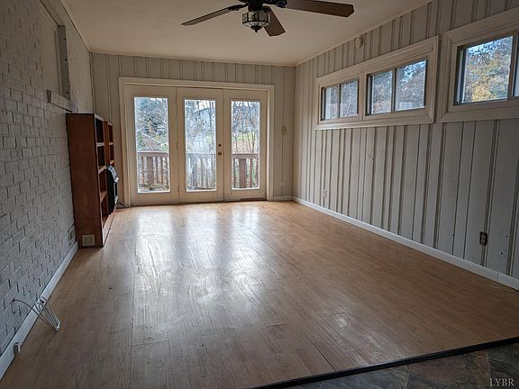 5th image of 3212 Leslie St