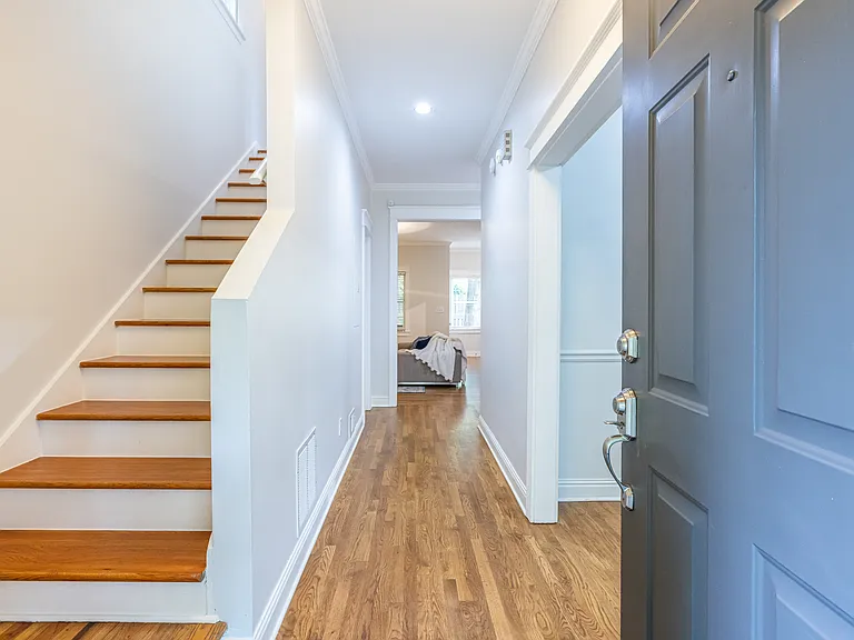 445 Loomis Ave SE — Photo 4