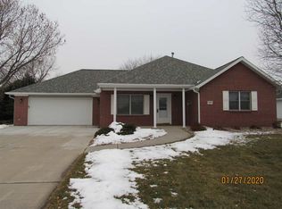 3107 Fisherman Ln, Hastings, NE 68901