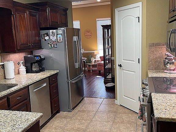 4th image of 1906 Brookhaven Dr