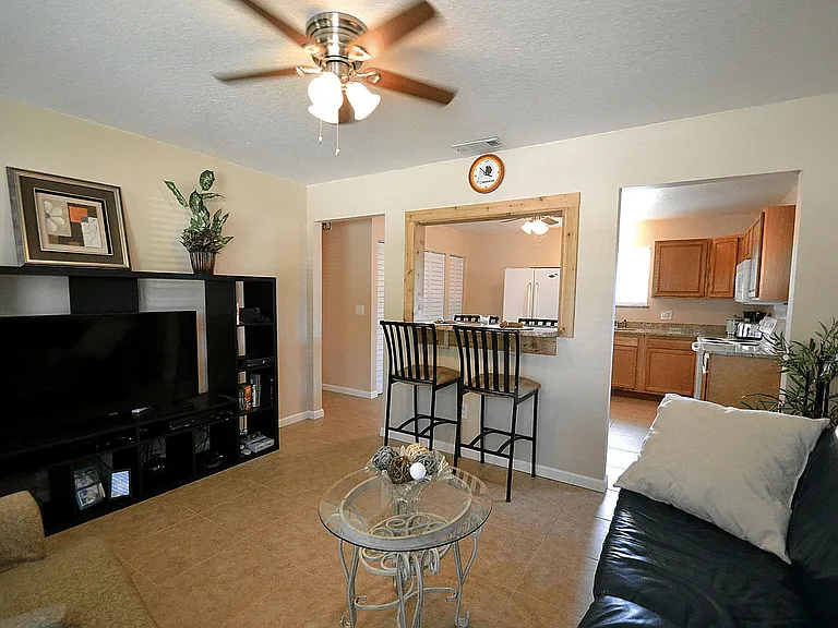 1018 Colonnade Ave SE — Photo 8