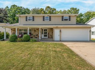 94 Crestview Dr, Appleton, WI 54915