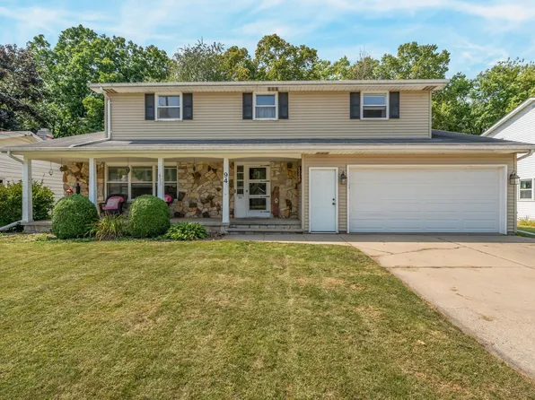 94 Crestview Dr, Appleton, WI 54915
