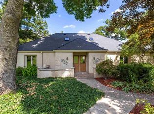 600 Sycamore Dr, Le Claire, IA 52753