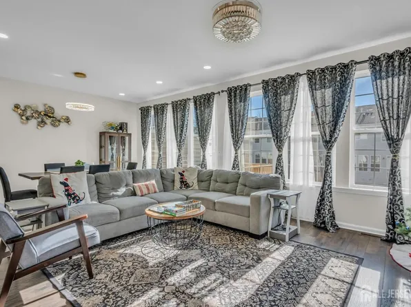 3708 Charleston Dr, Monroe Township, NJ 08831