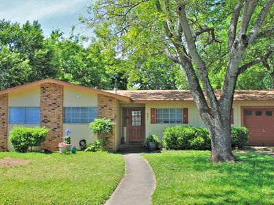 209 W Mulberry St Fredericksburg Tx 78624 Zillow