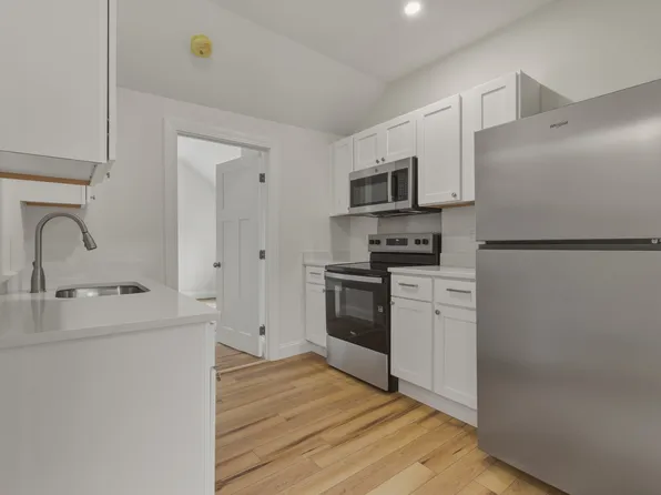 1 Old Blue Point Rd #102, Scarborough, ME 04074