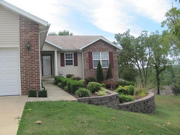 3rd image of 161 Rosewood Ln