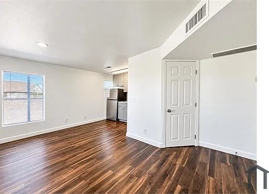 317 N 17th Dr — Photo 2