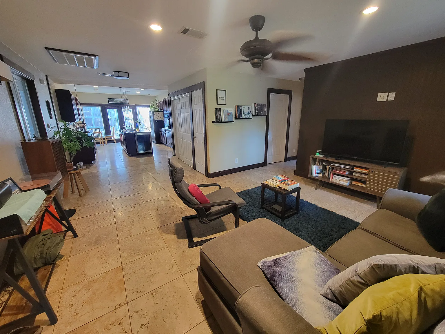 3 bed, 1450 sqft, $3,200 — Photo 2