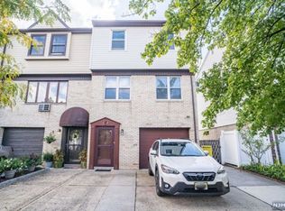 14 Columbus Dr, Bayonne, NJ 07002