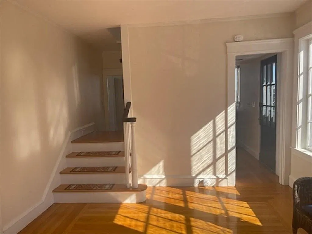 3 bed, 3.0 bath, 2470 sqft, $4,000 — Photo 2