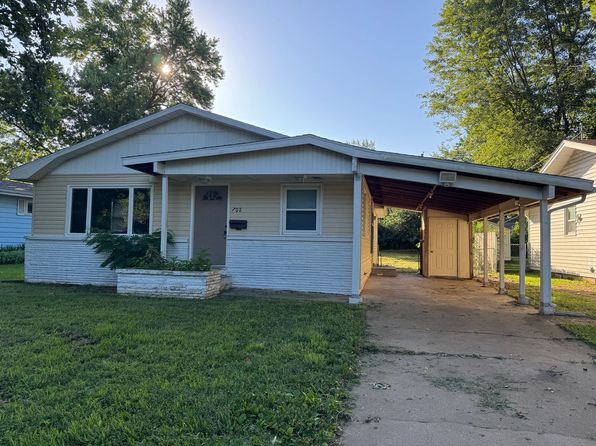 702 N Lone Pine Ave