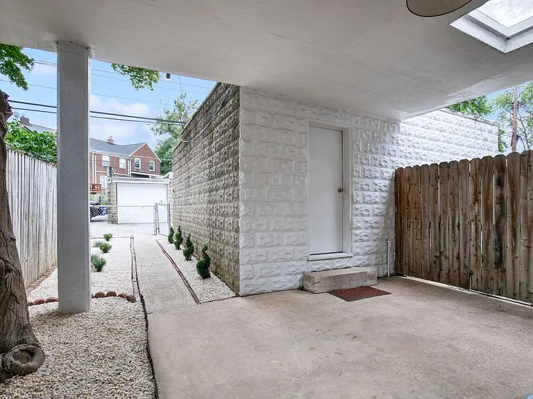 324 Westowne Rd — Photo 14