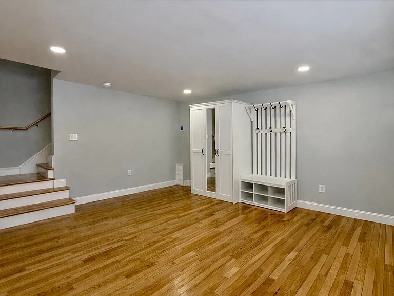 70 Seminole Ave — Photo 2