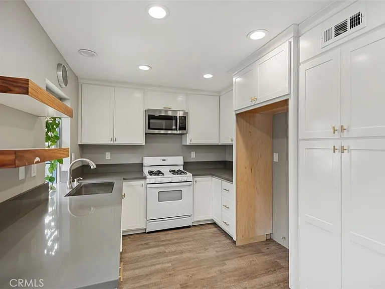 28045 Blandings — Photo 16