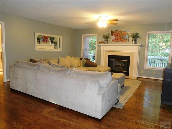 5th image of 210 Springwood Dr NE