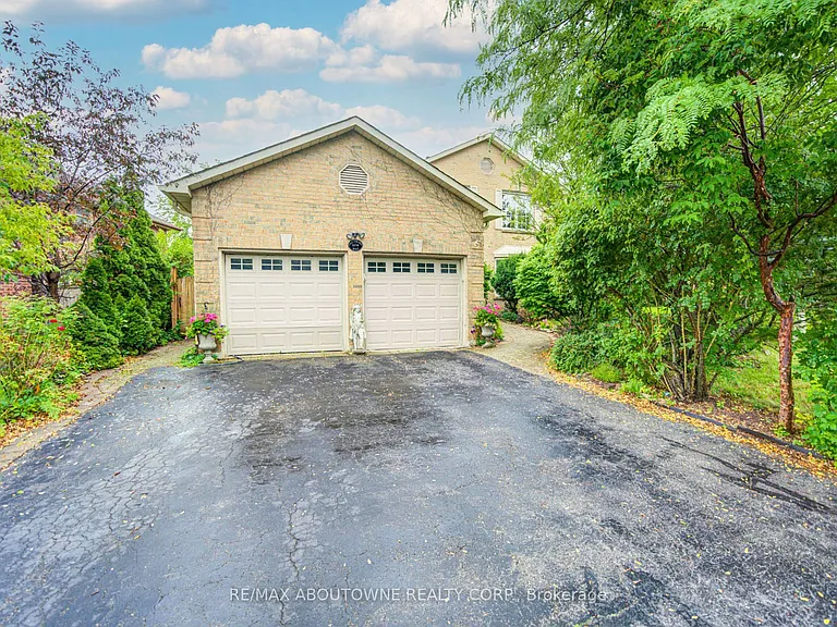 1156 Old Colony Rd #LOWER — Photo 1