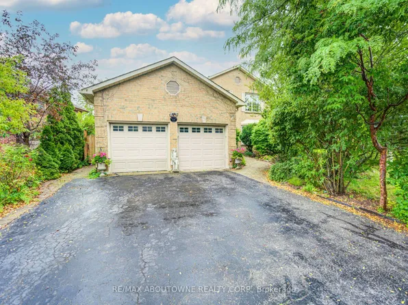 1156 Old Colony Rd, Oakville, ON L6M 1J8