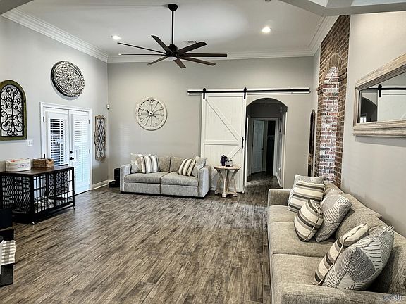 3rd image of 150 Gainsville Dr