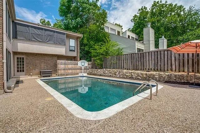 1st image of 4917 Bryce Ave