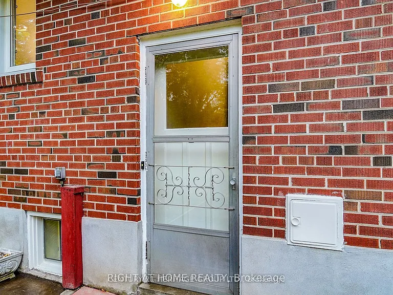 35 Caswell Dr — Photo 24