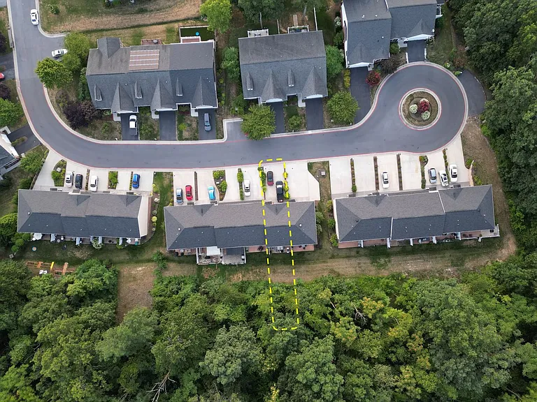 601 Spring Oaks Dr — Photo 2