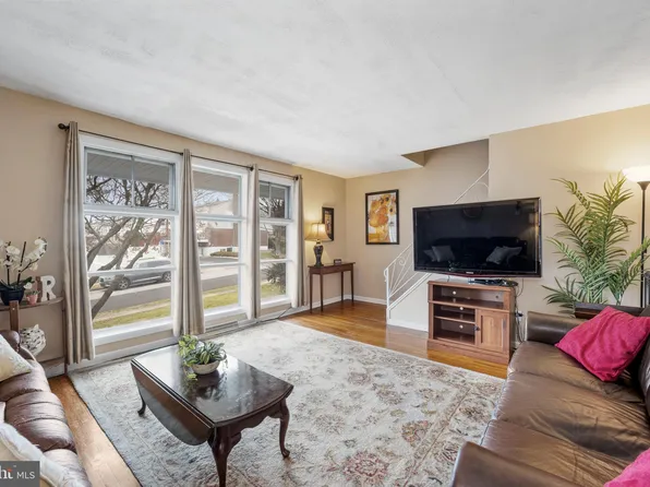 307 Dartmouth Dr, Norristown, PA 19401