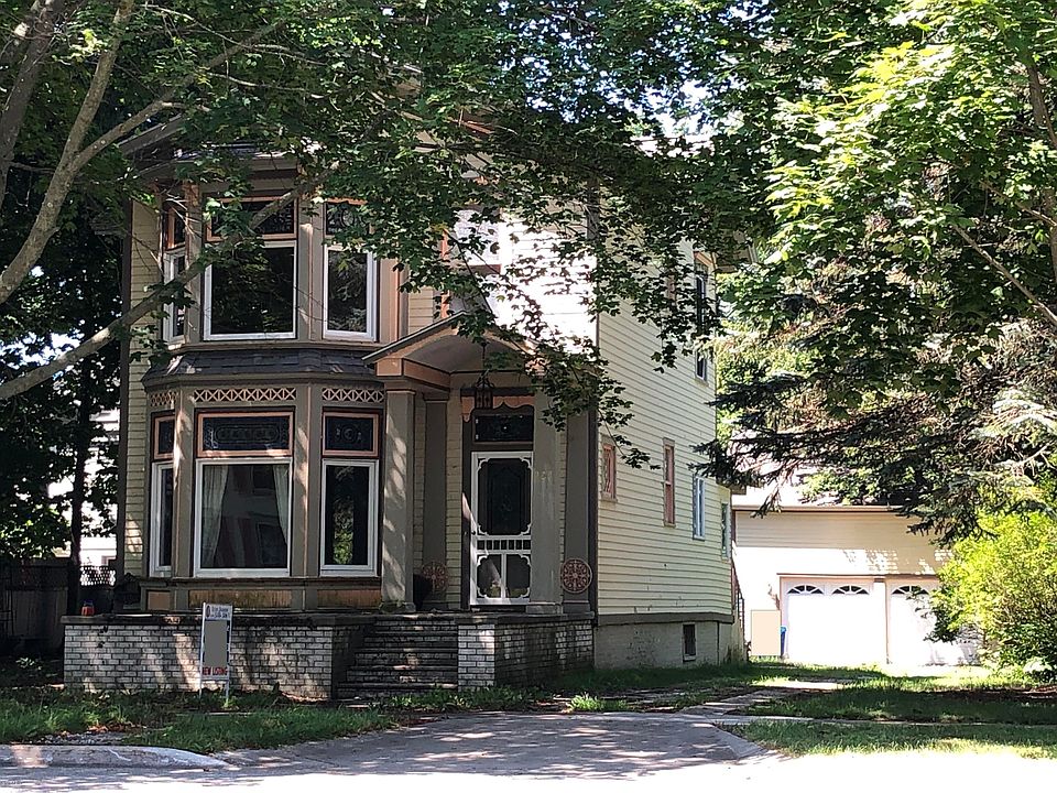 1st image of 205 N Gaylord Ave