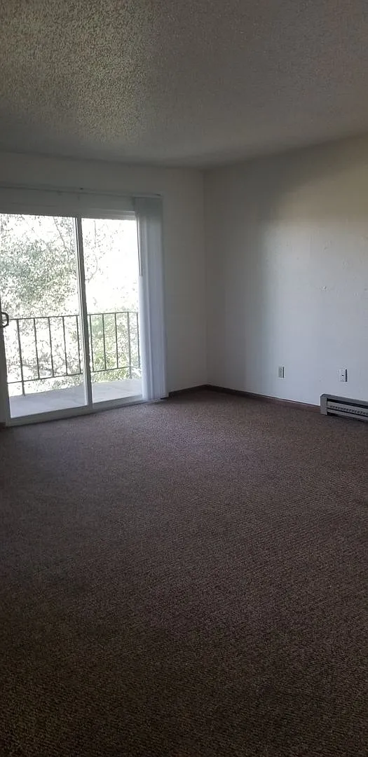 735 NE Maple Street — Photo 4