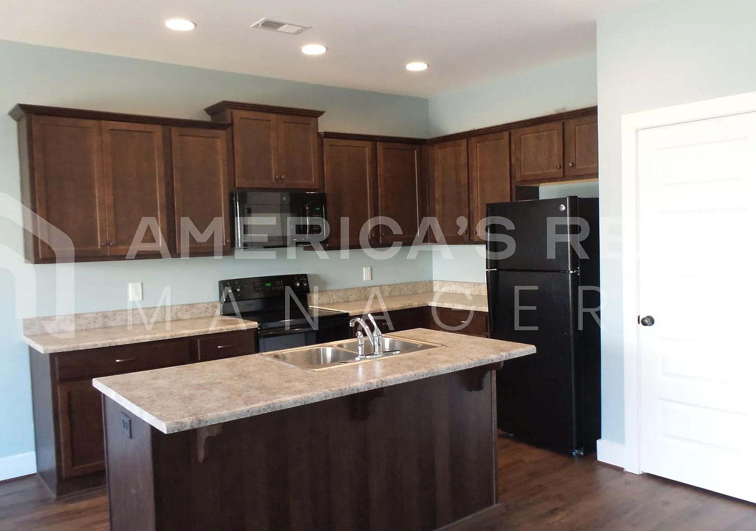 Home for rent in Tuscaloosa! Available to view with a 48 hour notice! — Photo 3