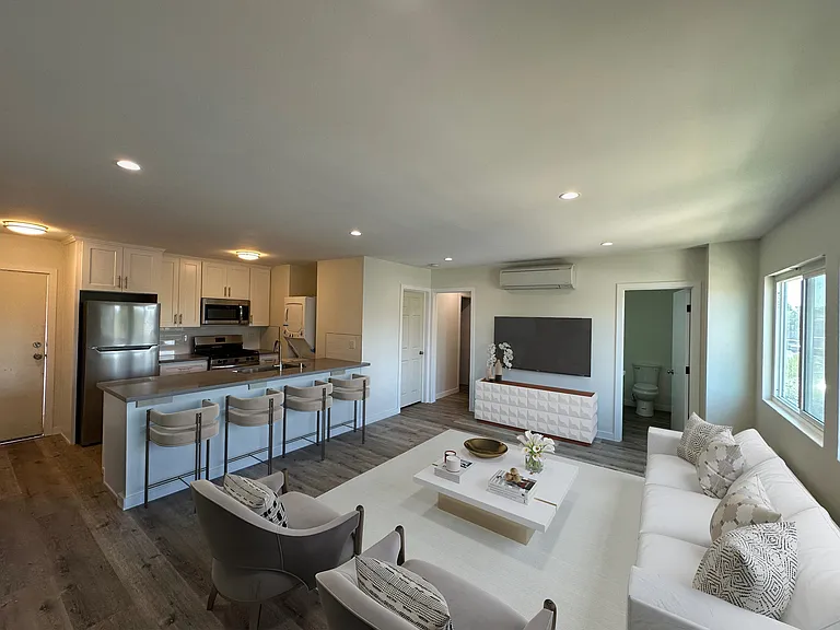1754 Pine Ave #6 — Photo 3