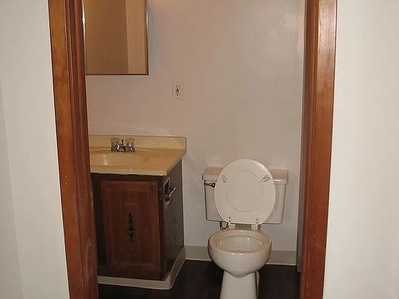 4th image of 137 NW 17th St #3