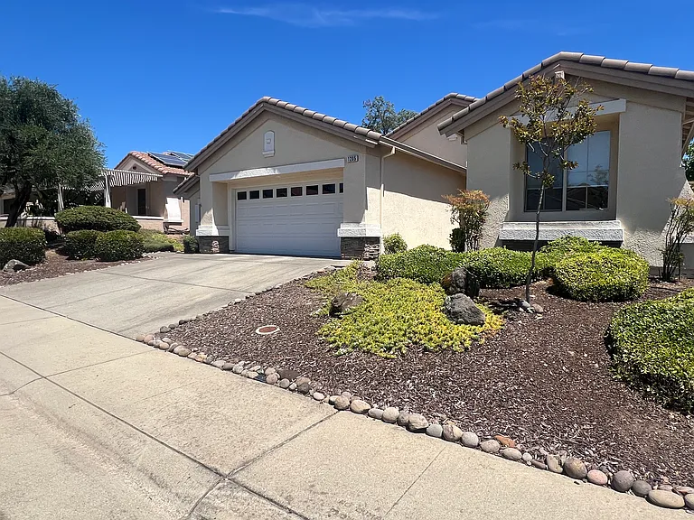 1205 Shadow Glen Ln — Photo 3