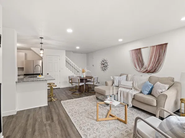 2247 Grand Ave Unit 7, West Des Moines, IA 50265