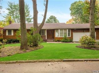 13 Maryland St, Dix Hills, NY 11746